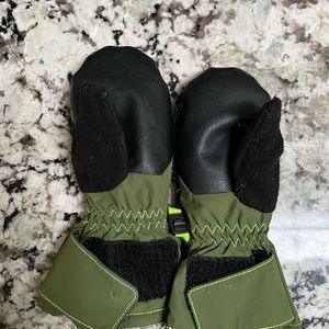 2T North Face Snow Mittens
